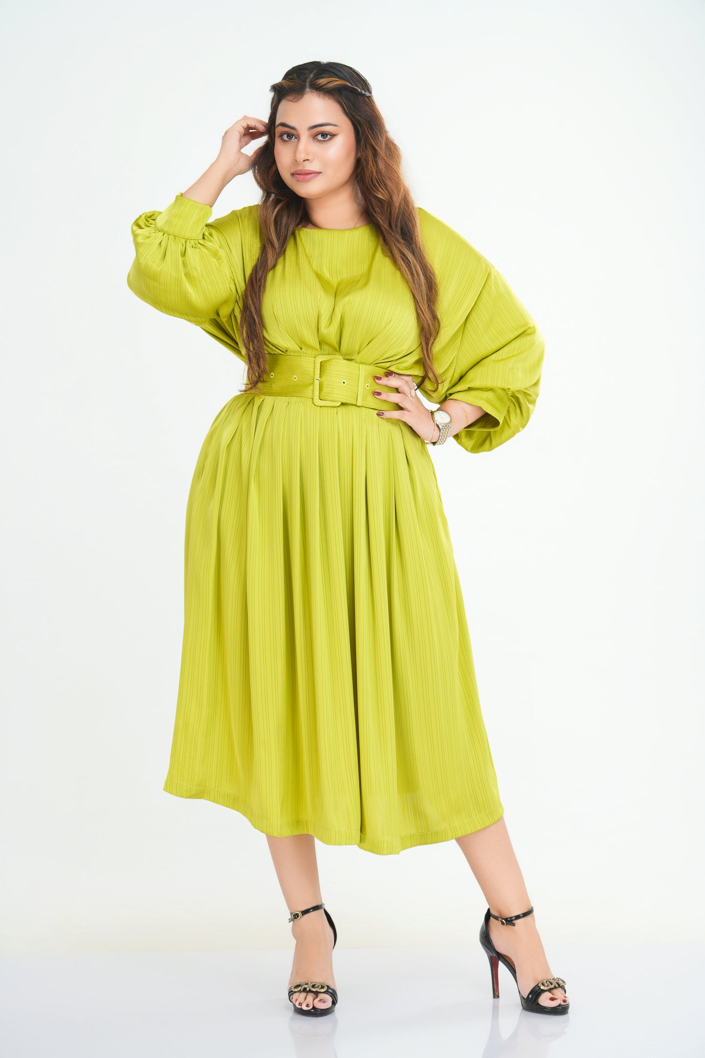 One-piece neckline bat-sleeve waisted pleated dress